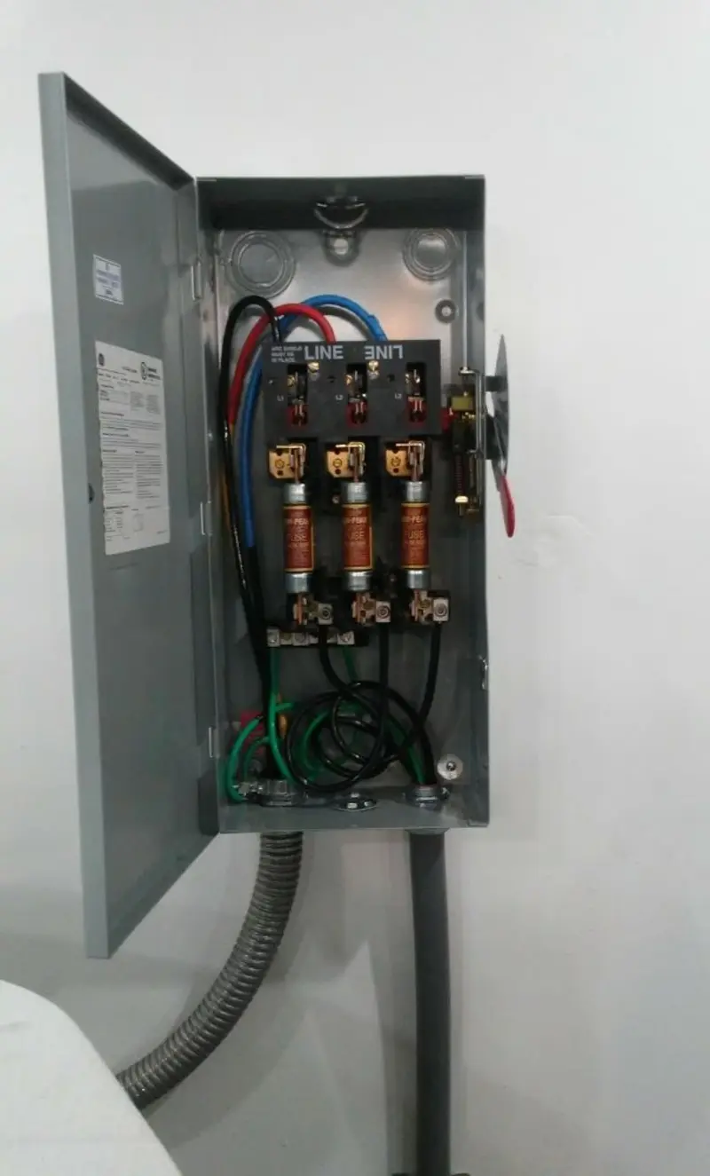 Three-phase disconnect switch installed for Smoke Detector Installation in Orland